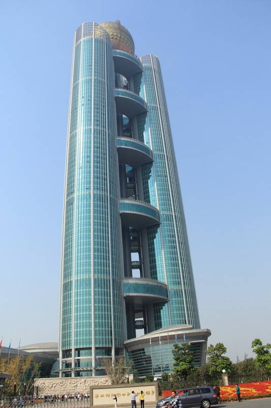 华西增地空中新农村大楼