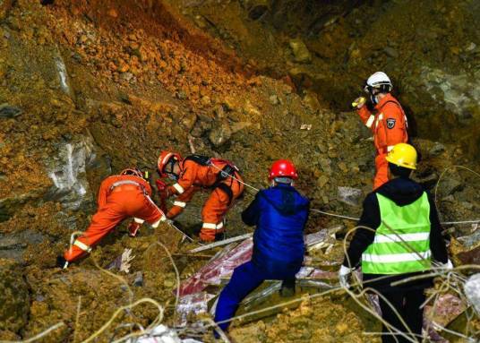1·3毕节在建工地山体滑坡事故