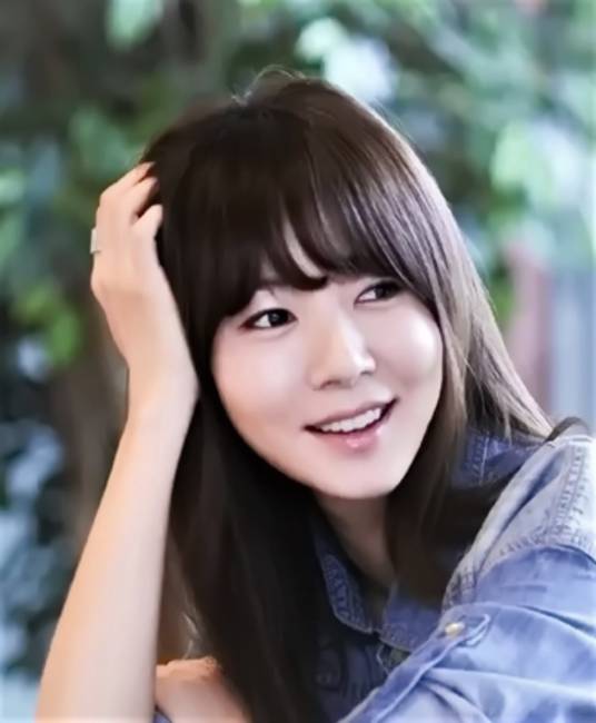 郑智允（韩国女演员）