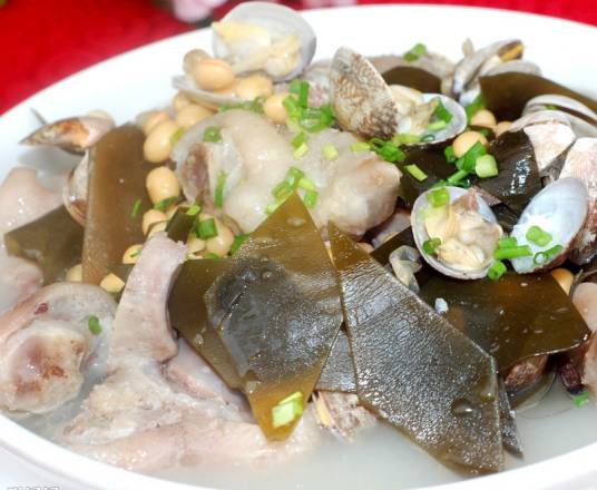 黄豆海带炖猪蹄