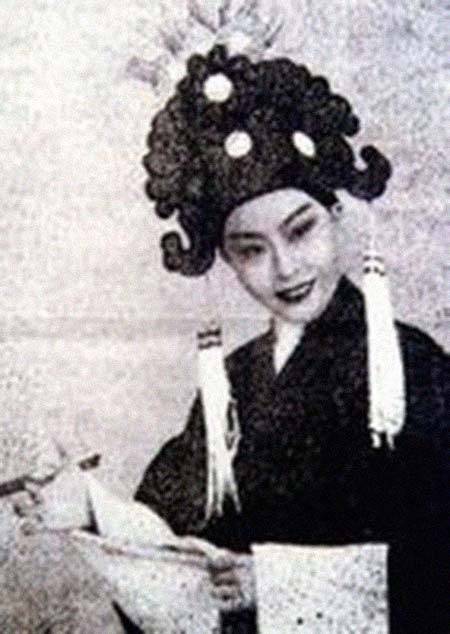 陈佩君（越剧艺术家、戏曲演员）