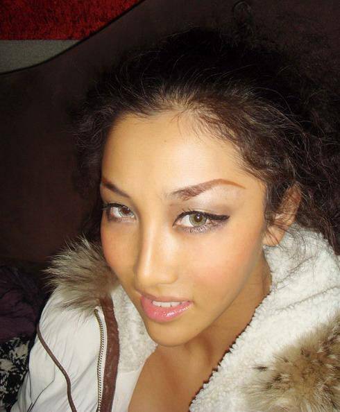 高新新（性感漂亮的多国混血儿）