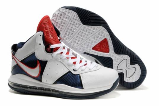 詹姆斯8代篮球鞋