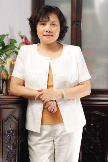 周亚仙（神冠控股（集团）董事长兼总经理）