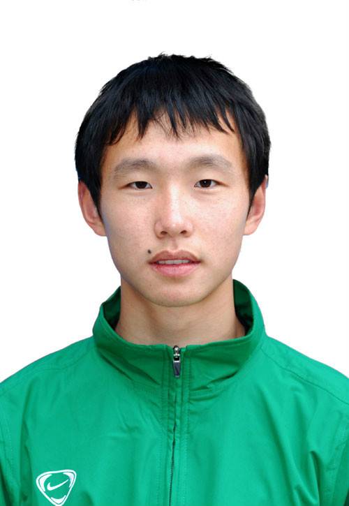 曾越（效力于杭州绿城足球俱乐部的中国足球运动员）