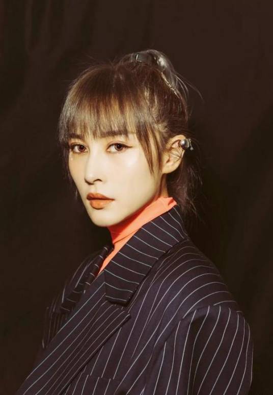 厉娜（中国内地流行乐女歌手、影视演员）