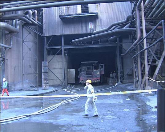 12·17上海宝钢铁水包倾翻事故