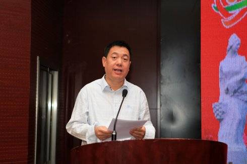 袁放（海军海霞诗词学会常务副会长）