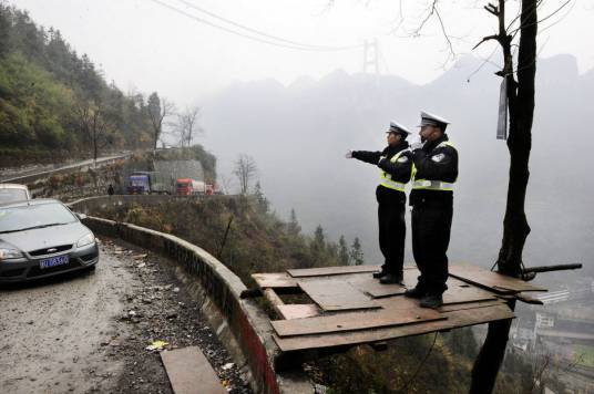 最牛交警（湘西矮寨交警）