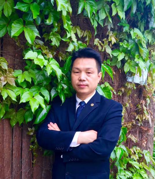 李晃（广东省文艺批评家协会会员）