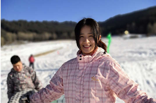 刘彦彤（2011年《快乐女声》成都唱区30强选手）