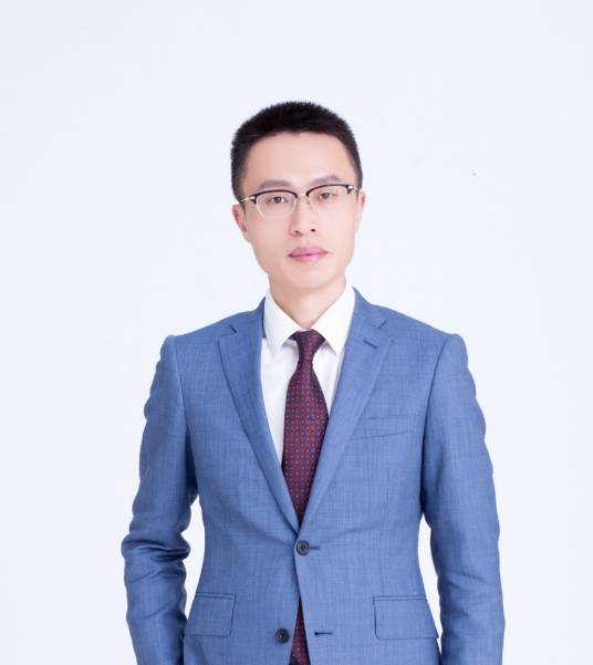 林育（星巴达控股集团董事长）