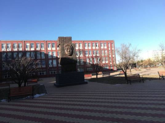 阿荣旗第一中学