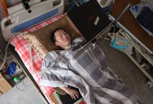 李卓君（中国进行性肌营养不良症患者）