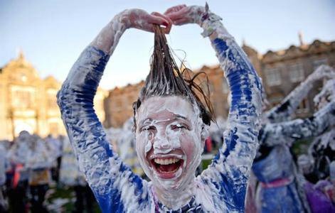 泡沫大战（苏格兰圣安德鲁斯大学迎接新生的传统活动）