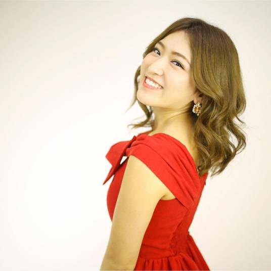 内田真由美（日本女歌手、演员）