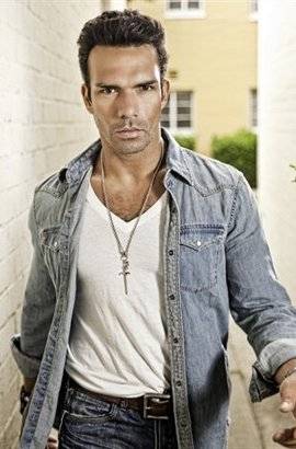 戴伦·萨赫拉维