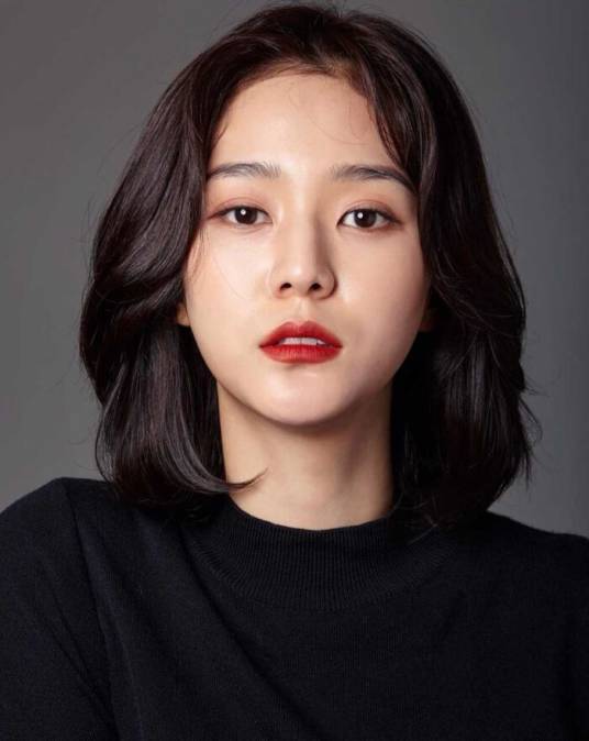 吴世英（1996年7月21日出生的韩国女演员）