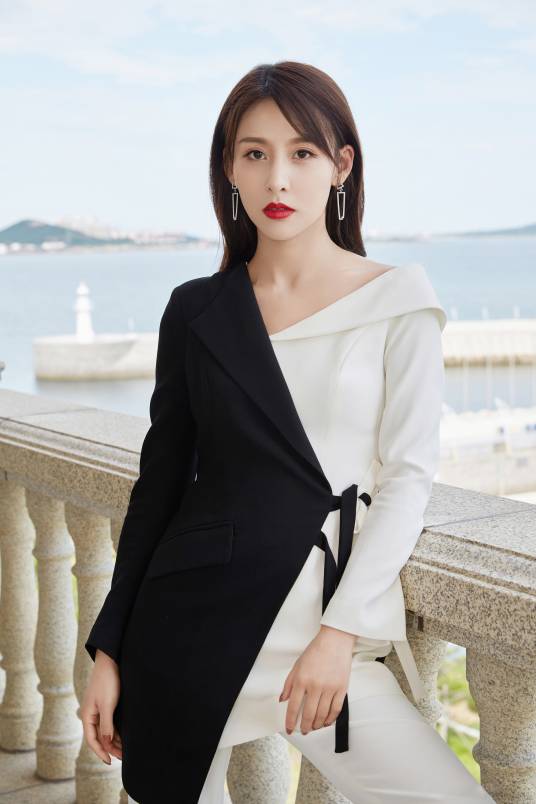 贾青（中国内地影视女演员、歌手）