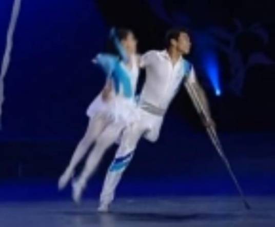 牵手（马丽、翟孝伟表演的舞蹈作品）