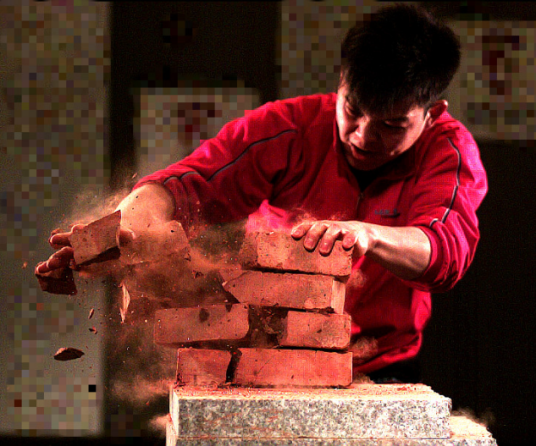 黄林海（世界吉尼斯纪录保持者铁砂掌传承人）