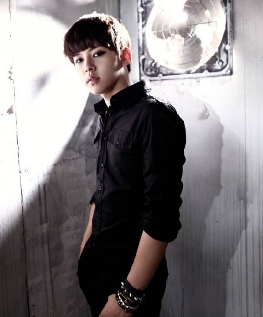 申东浩（韩国男歌手）