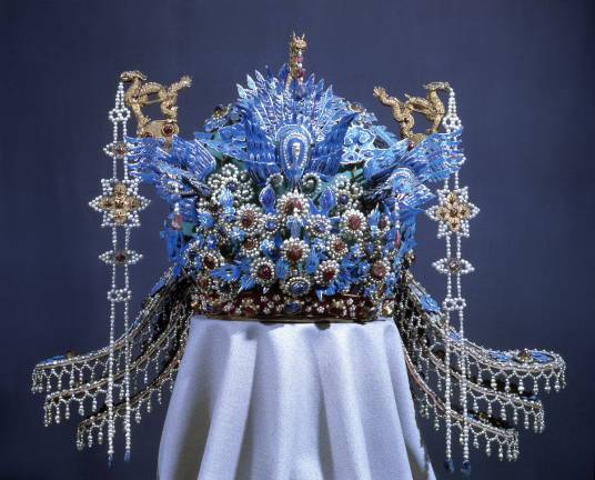 凤冠（中国古代贵族妇女所戴冠饰）