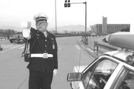 李益波（浙江省宁波市公安局奉化分局交警大队江口中队原民警）