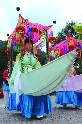 荡湖船（传统舞蹈）