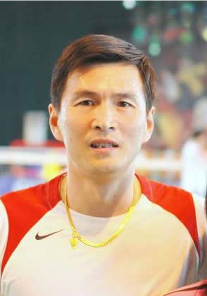 阎毅（中国足球运动员）