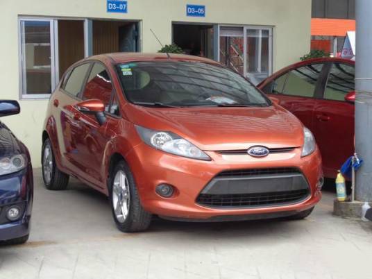 2011款福特嘉年华轿车