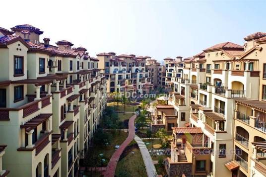 当代卡梅尔小镇