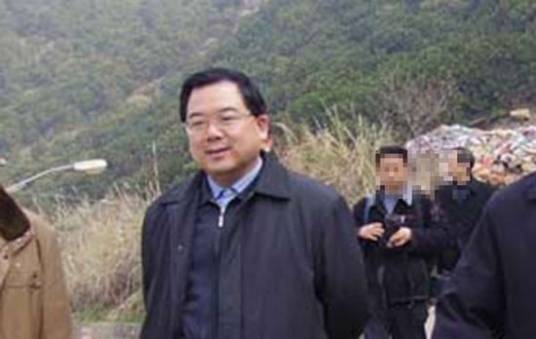 王松华（湖北省宜昌市经济技术开发区原主任）