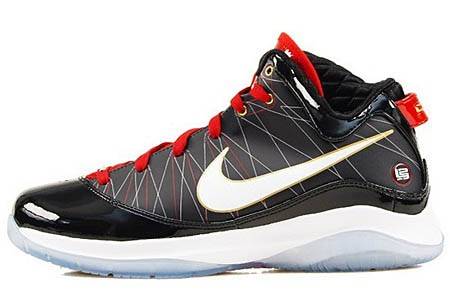 詹姆斯7代篮球鞋