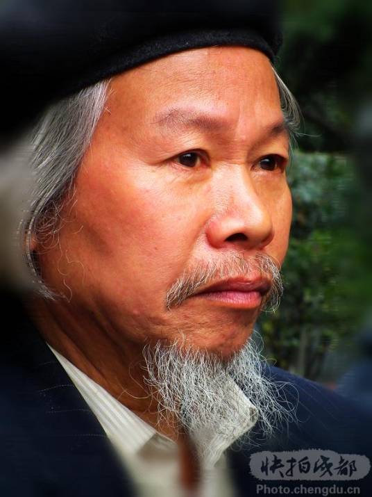 周国志（当代诗人）