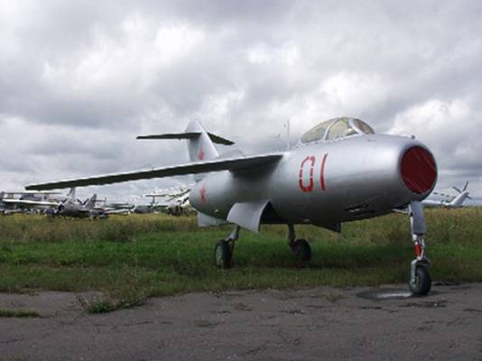 拉-15歼击机