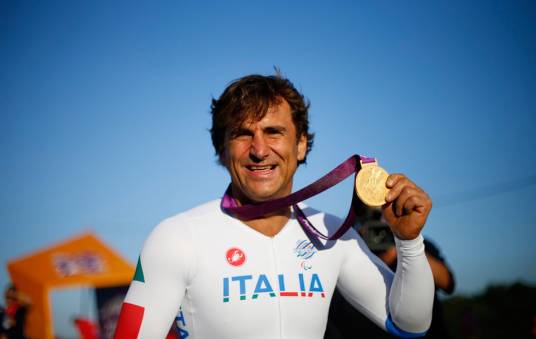 阿莱克斯-扎纳尔迪