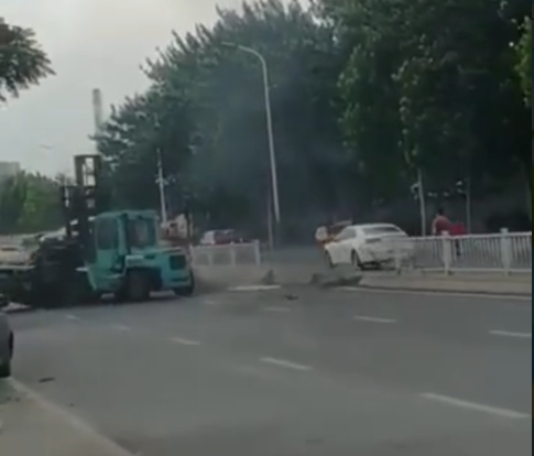 6·25烟台叉车撞人案件