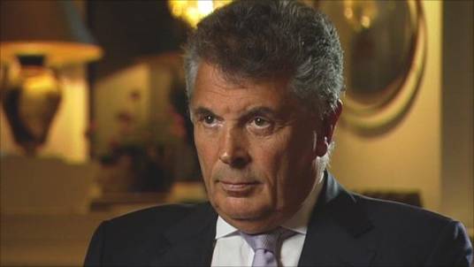 大卫·邓恩（前英足总副主席大卫·巴里·查尔斯·戴恩）