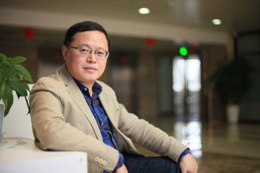 赵晓梦（中国作家协会会员，四川日报全媒文体新闻中心主任）