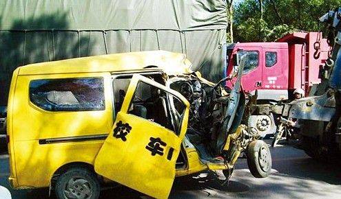 12·13河南驻马店校车车祸