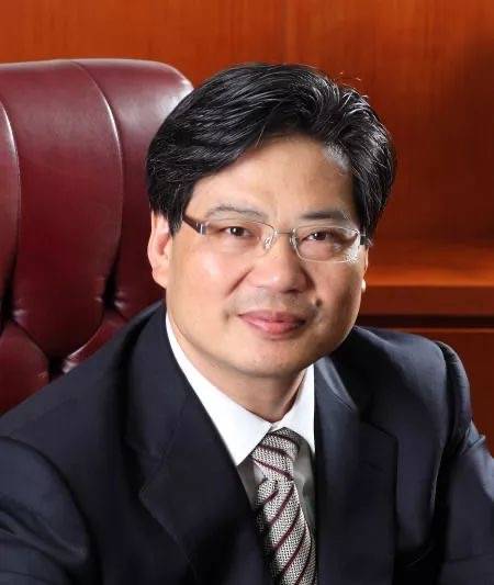 张伟（华泰证券董事长，董事）