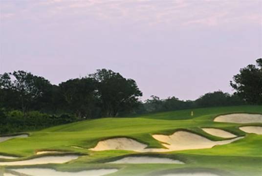 三亚红峡谷高尔夫球会