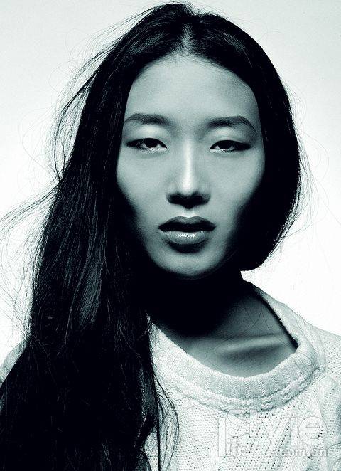 殷亦晴（女服装设计师）