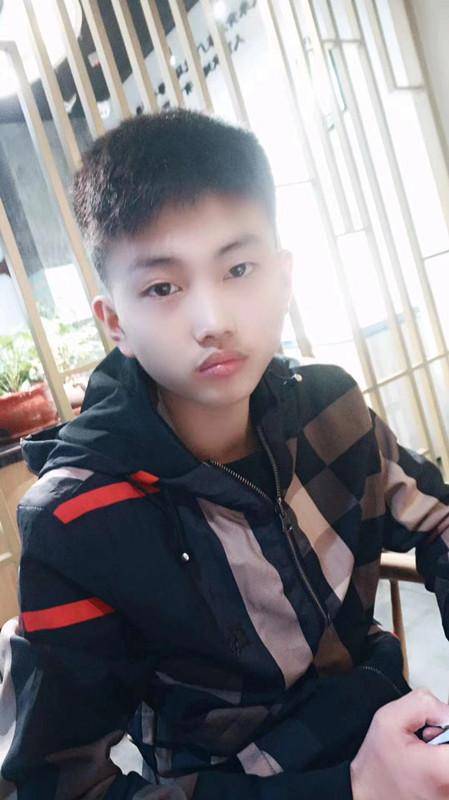 韩兴博（连救三人的少年英雄）