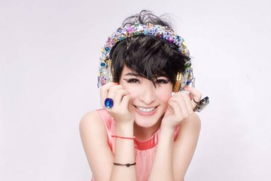 我陪你哭（萧亚轩演唱的歌曲）