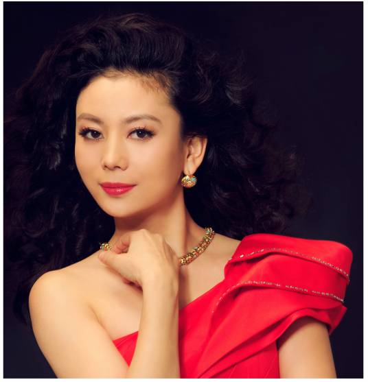 谭梅（中国内地女演员、舞蹈家、舞蹈教育者，主持人朱军妻子）