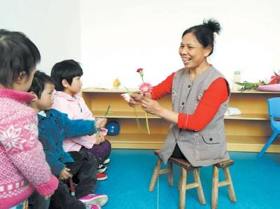 许月华（板凳妈妈）