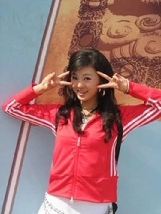 梁多（主持人）