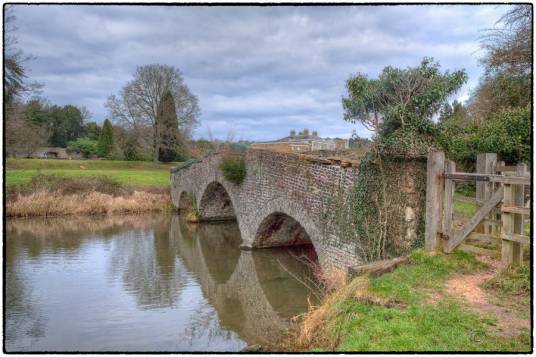 草桥（北京地名及立交桥名）